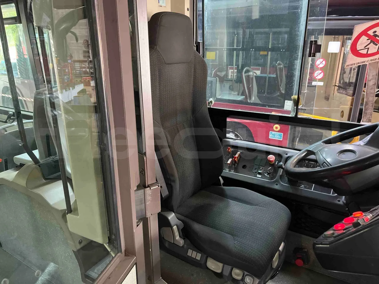 Iveco Citelis - driver's seat photo