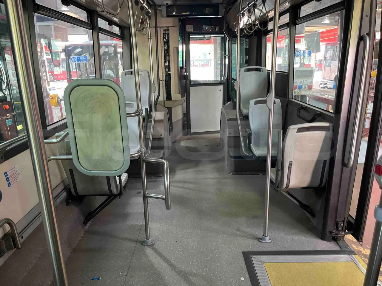 Iveco Citelis - forward view middle aisle