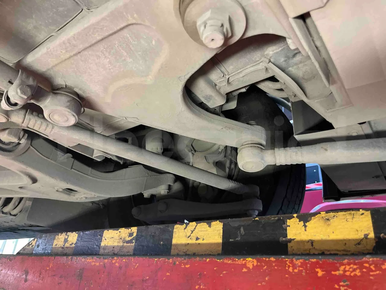 Iveco Citelis - front axle left side