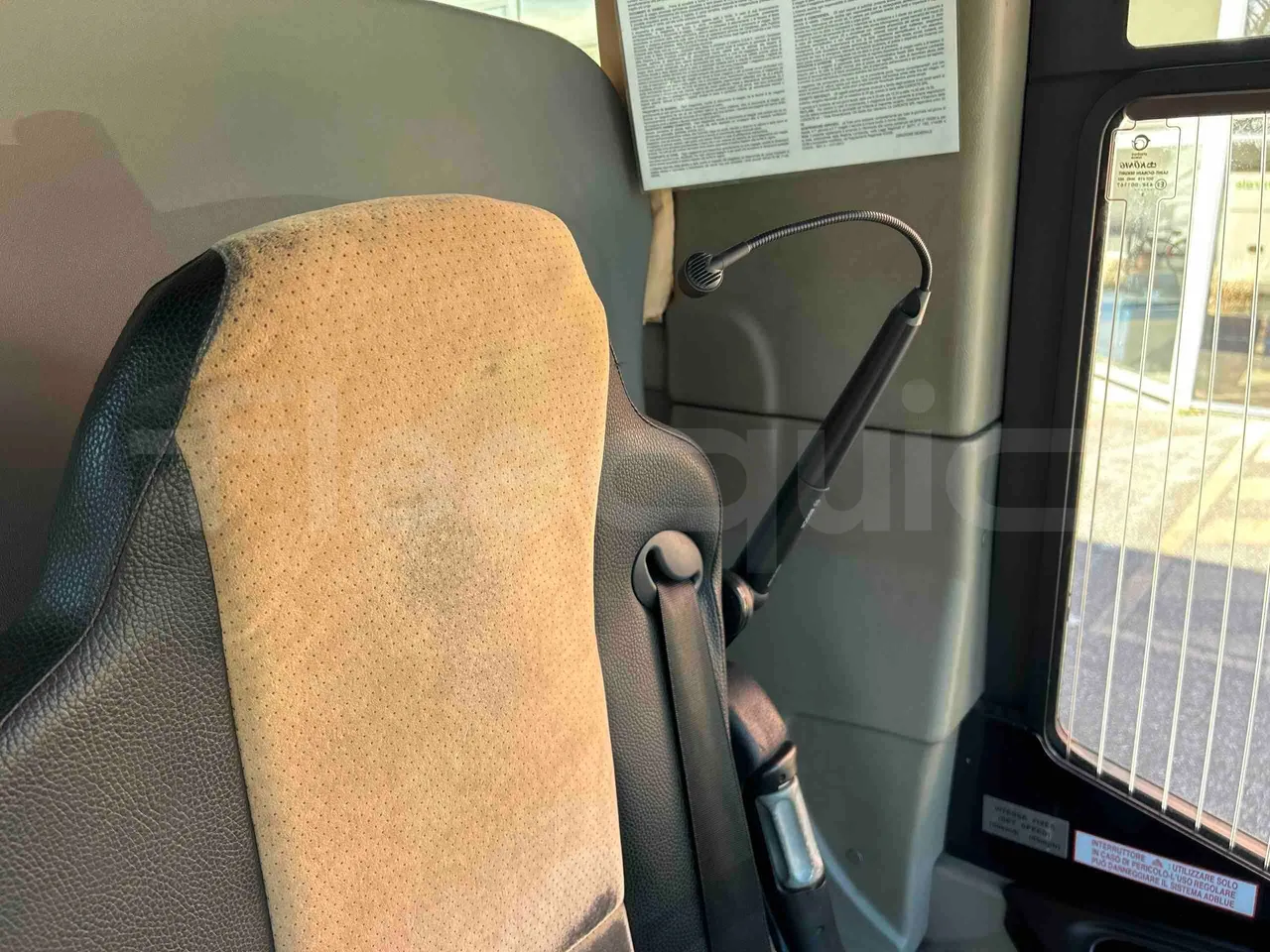 Iveco Magelys SFR2XX - EUR6 - 294kW - 12.265m - driver microphone accessories photo