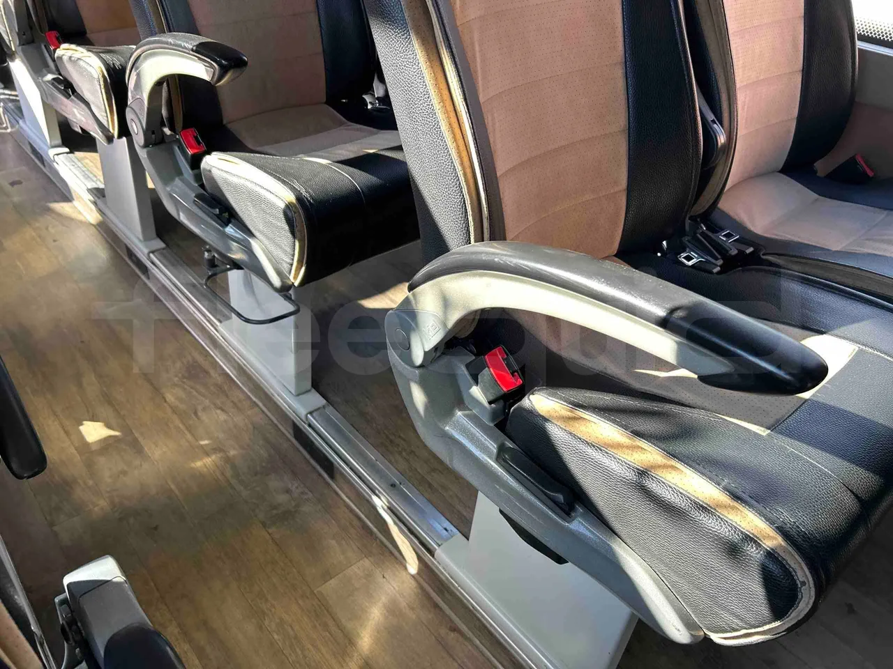 Iveco Magelys SFR2XX - EUR6 - 294kW - 12.265m - armrest detail photo