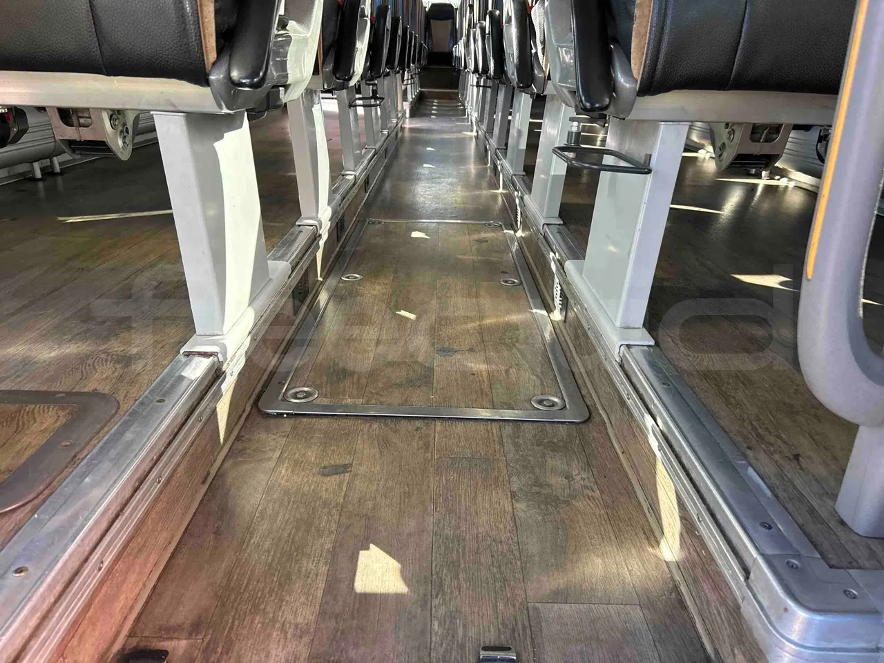 Iveco Magelys SFR2XX - EUR6 - 294kW - 12.265m - seat brackets photo