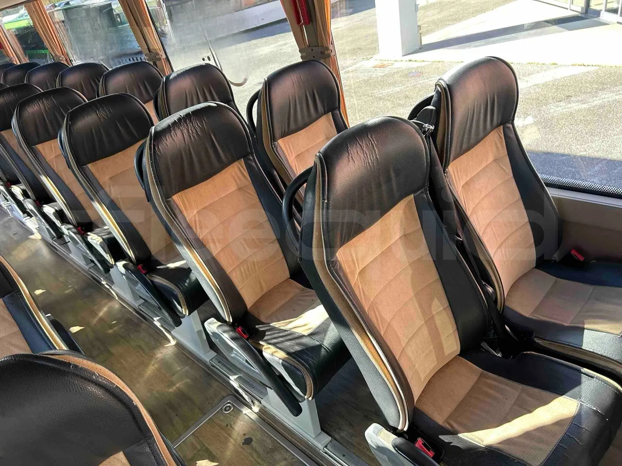 Iveco Magelys SFR2XX - EUR6 - 294kW - 12.265m - single seat detail