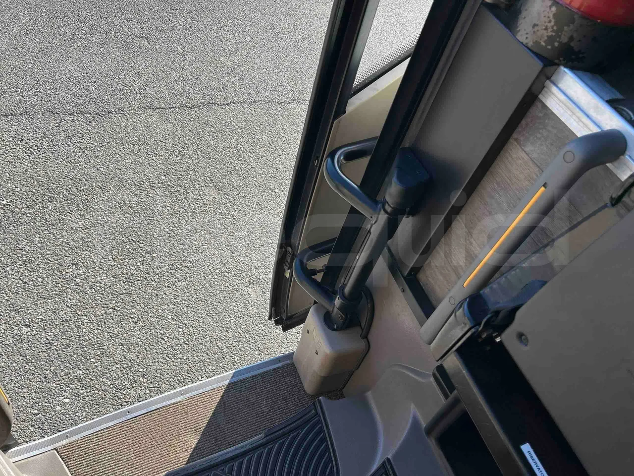 Iveco Magelys SFR2XX - EUR6 - 294kW - 12.265m - door mechanism photo