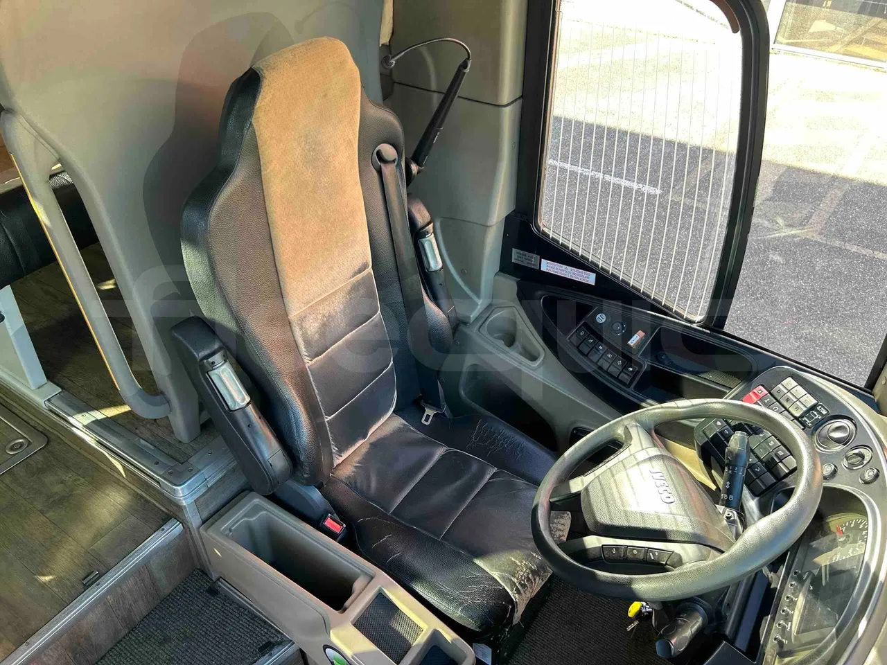 Iveco Magelys SFR2XX - EUR6 - 294kW - 12.265m - driver's seat photo