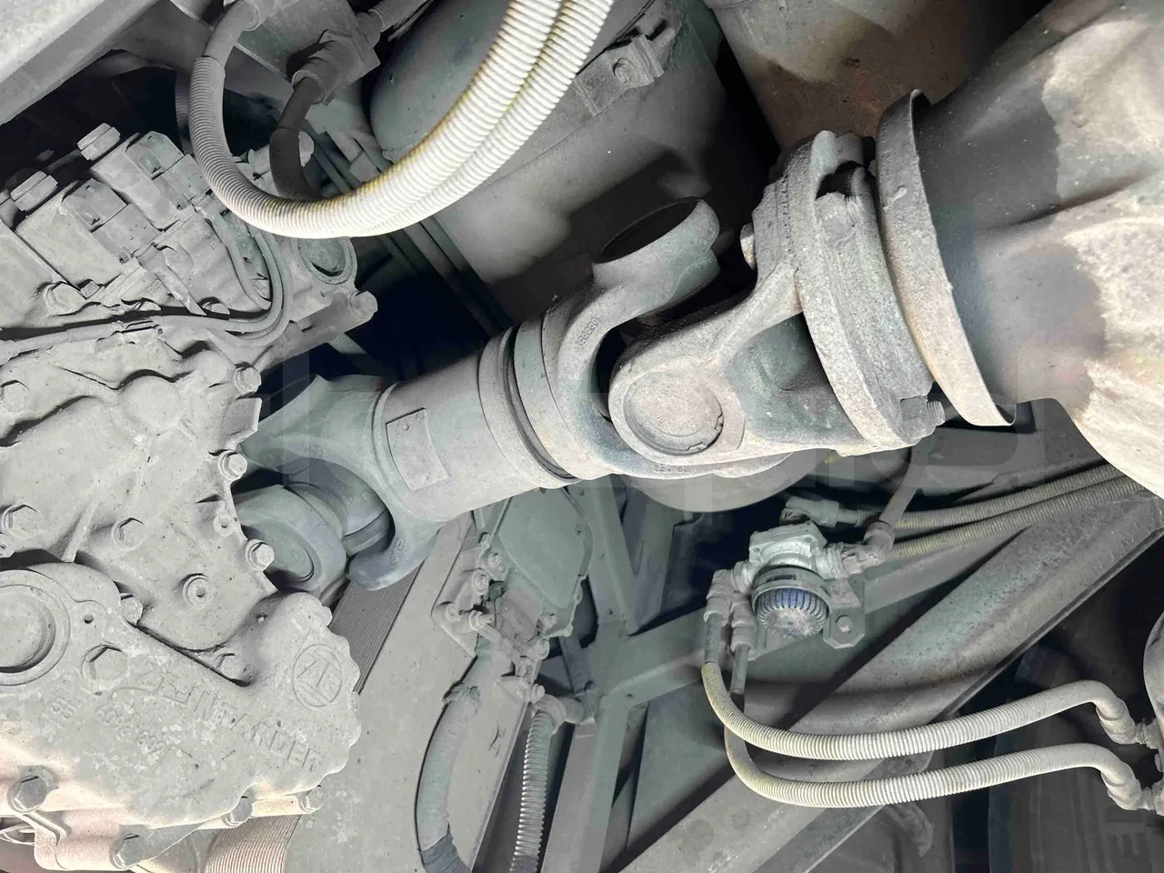 Iveco Magelys SFR2XX - EUR6 - 294kW - 12.265m - driveshaft photo