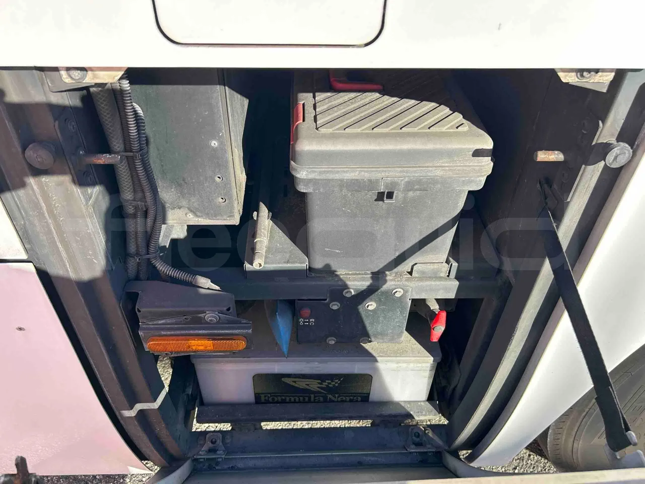 Iveco Magelys SFR2XX - EUR6 - 294kW - 12.265m - external compartments photo