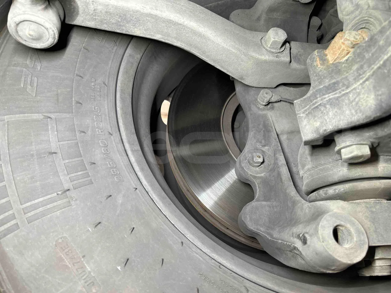 Iveco Magelys SFR2XX - EUR6 - 294kW - 12.265m - front discs left