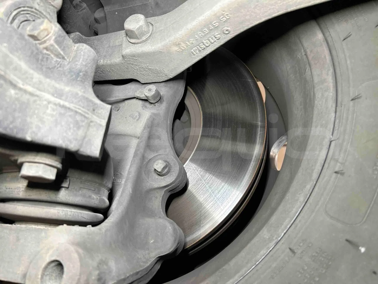 Iveco Magelys SFR2XX - EUR6 - 294kW - 12.265m - front discs right