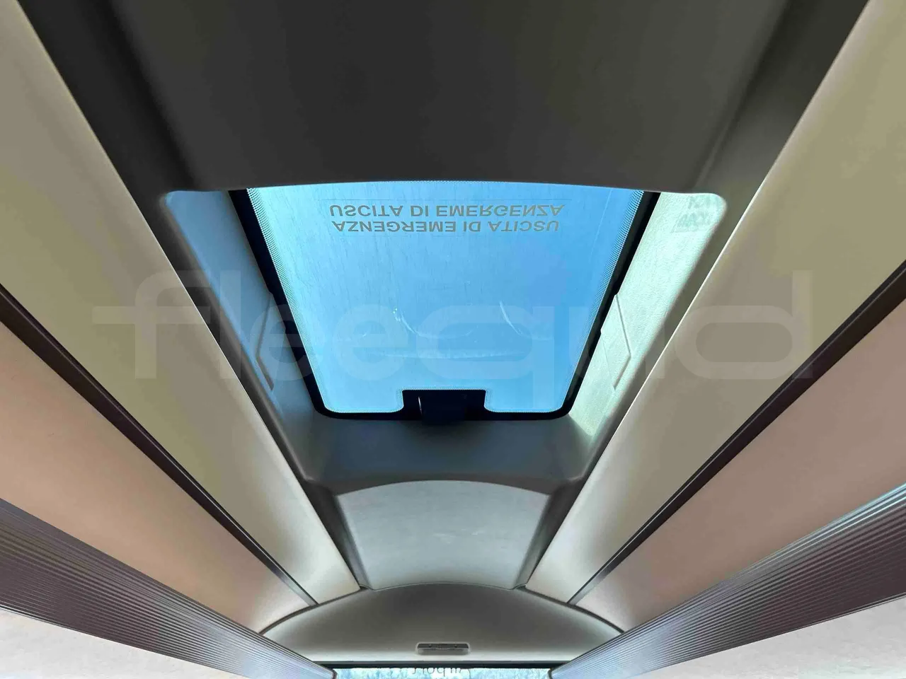 Iveco Magelys SFR2XX - EUR6 - 294kW - 12.265m - roof hatch 2