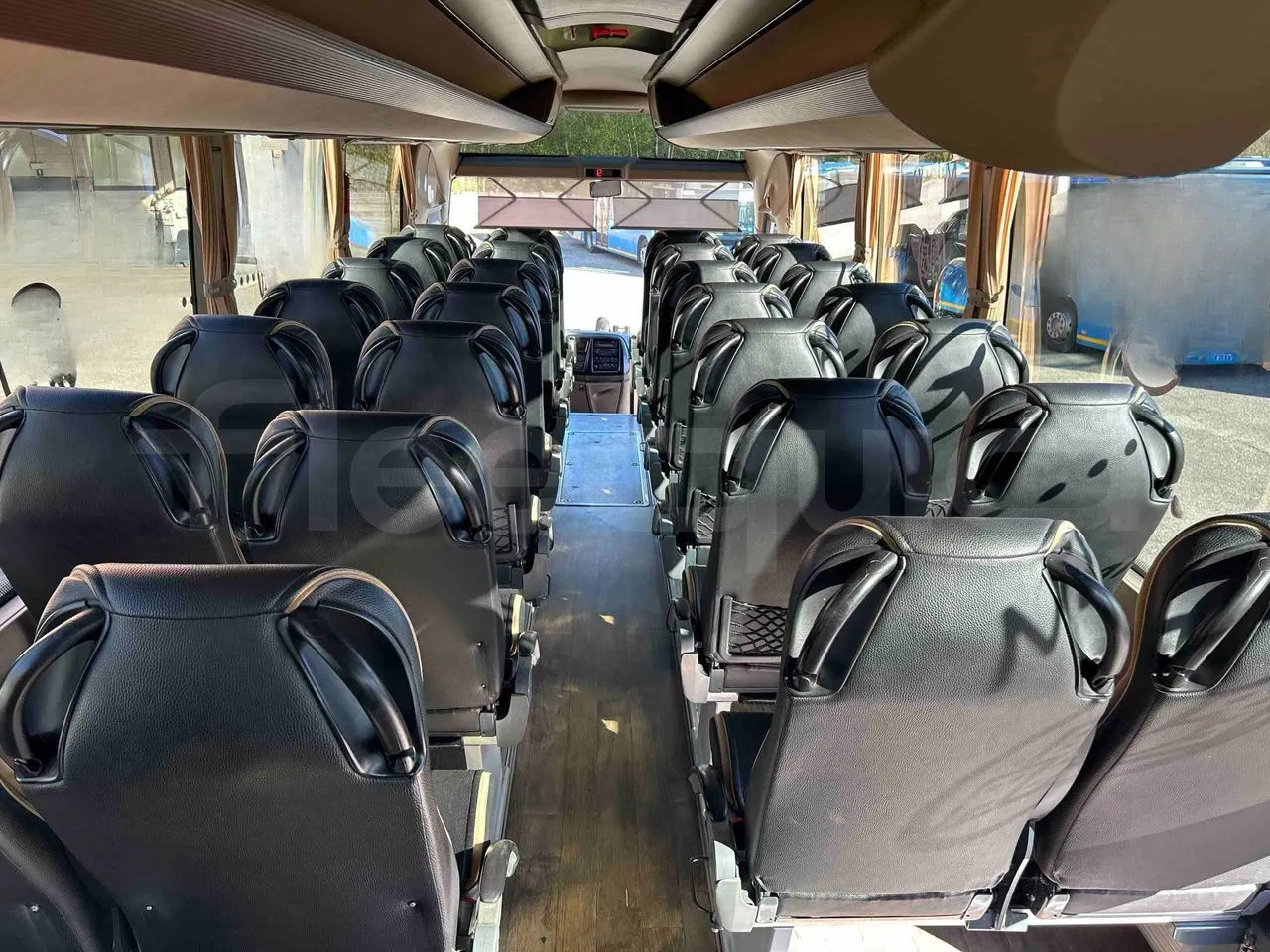 Iveco Magelys SFR2XX - EUR6 - 294kW - 12.265m - forward view middle aisle