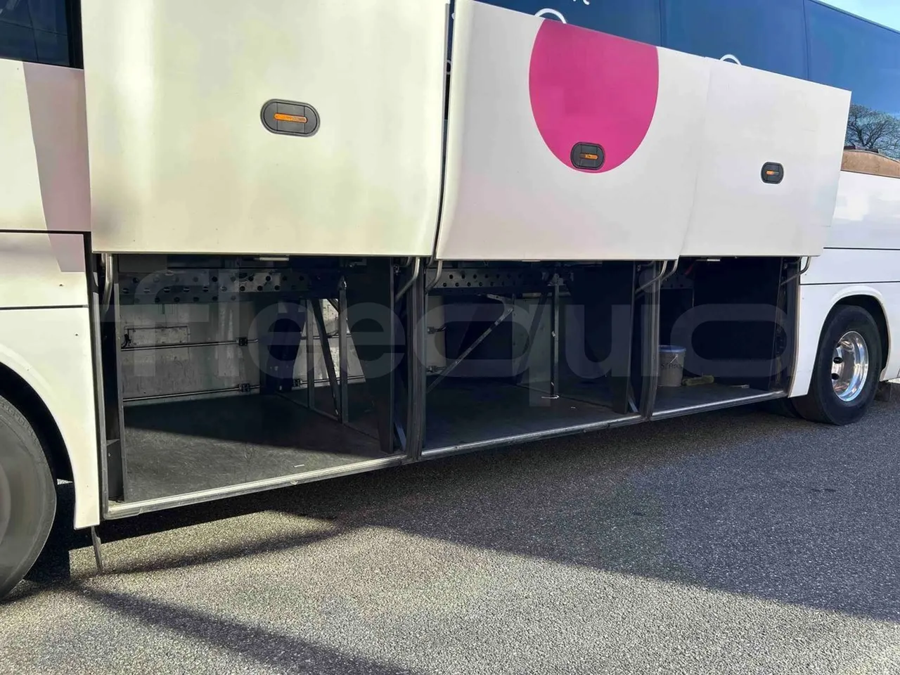 Iveco Magelys SFR2XX - EUR6 - 294kW - 12.265m - luggage rack photo