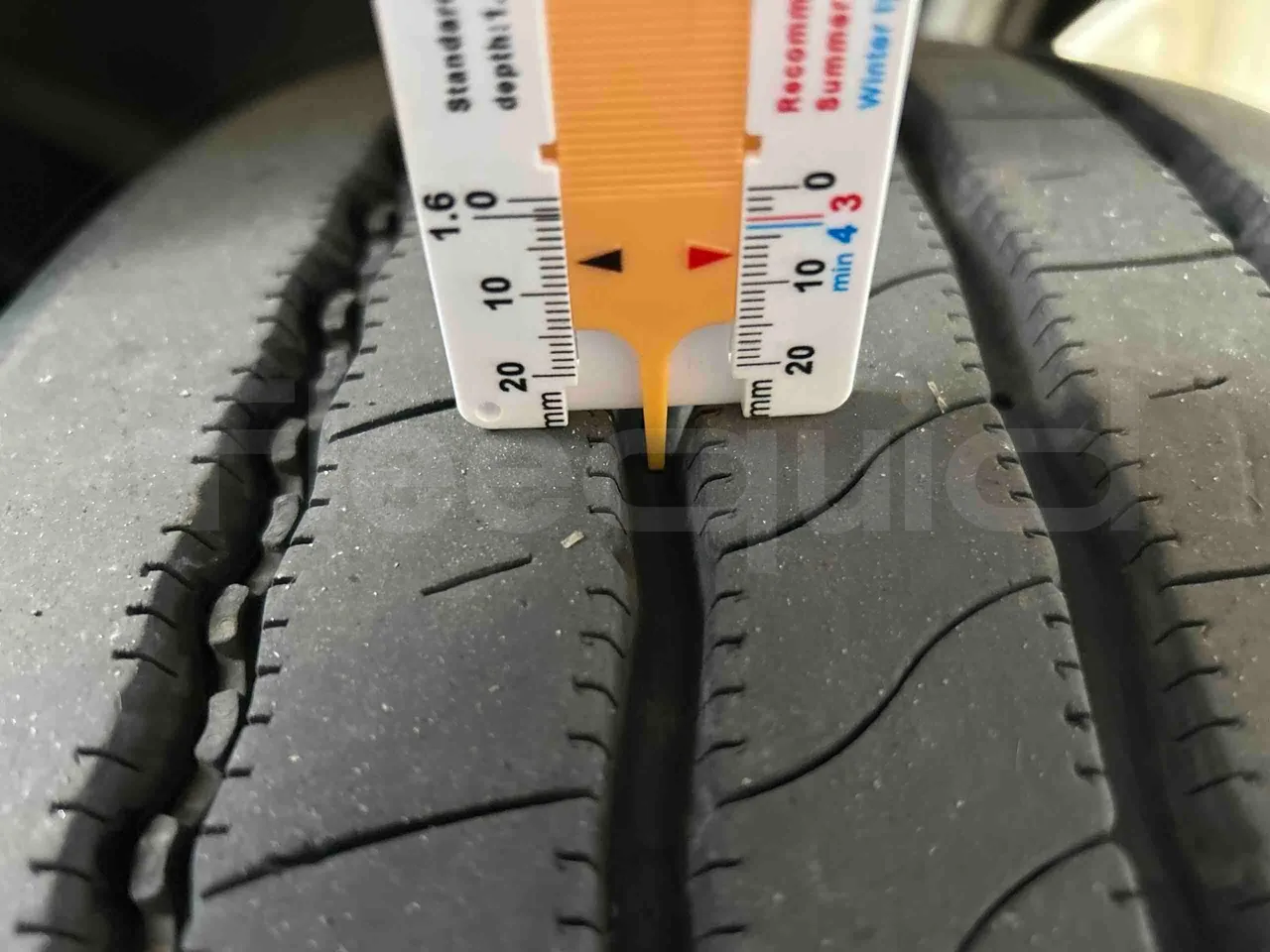 Iveco Magelys SFR2XX - EUR6 - 294kW - 12.265m - tread condition front tires left