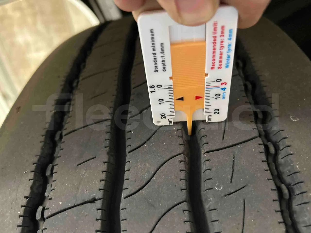 Iveco Magelys SFR2XX - EUR6 - 294kW - 12.265m - tread condition front tires right