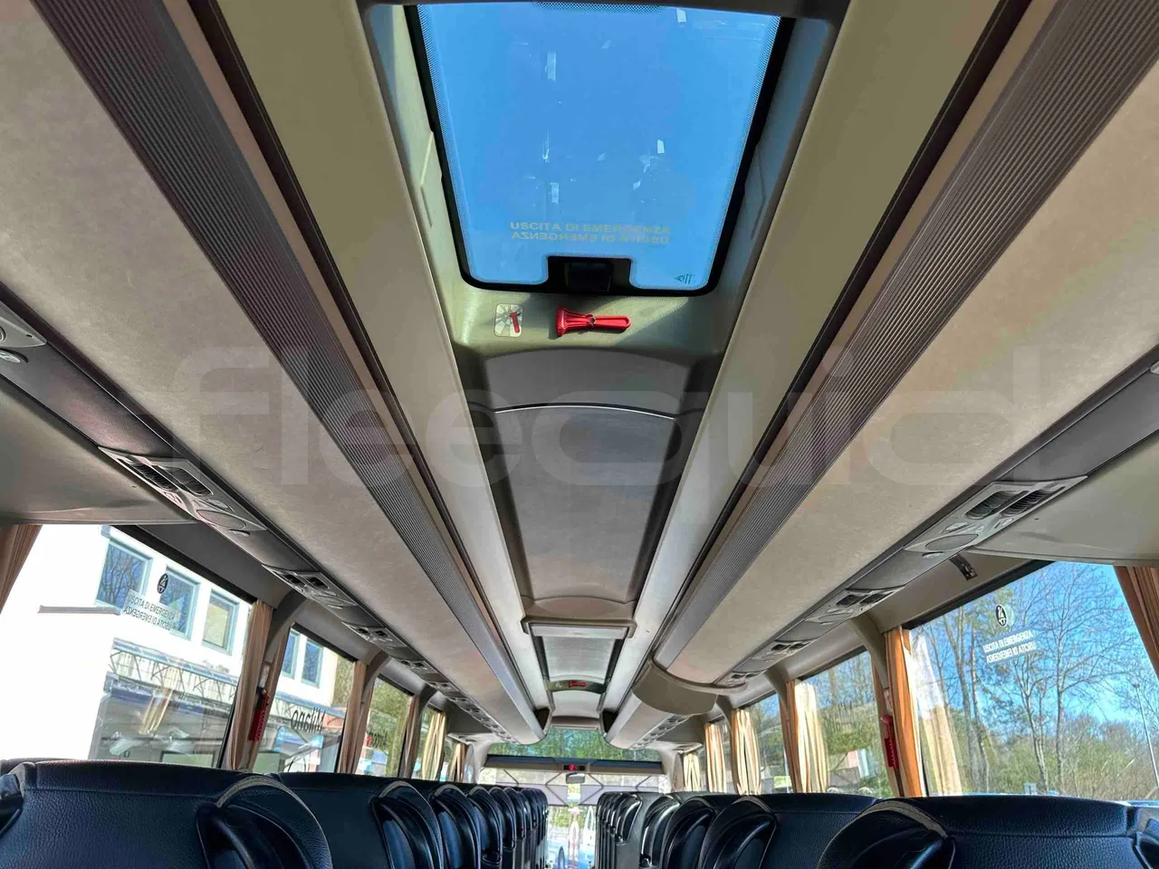 Iveco Magelys SFR2XX - EUR6 - 294kW - 12.265m - overhead compartments photo