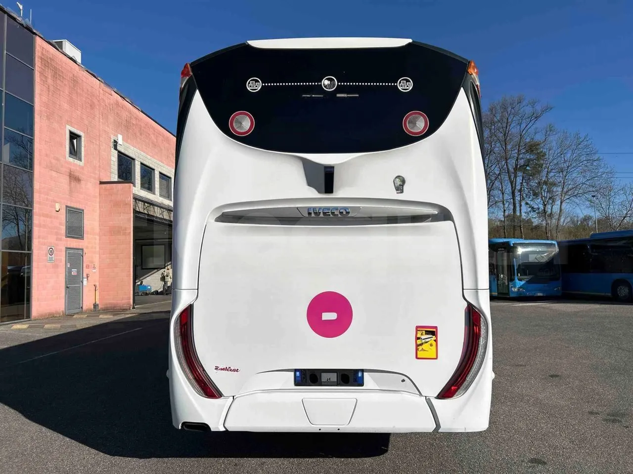 Iveco Magelys SFR2XX - EUR6 - 294kW - 12.265m - rear hatch closed