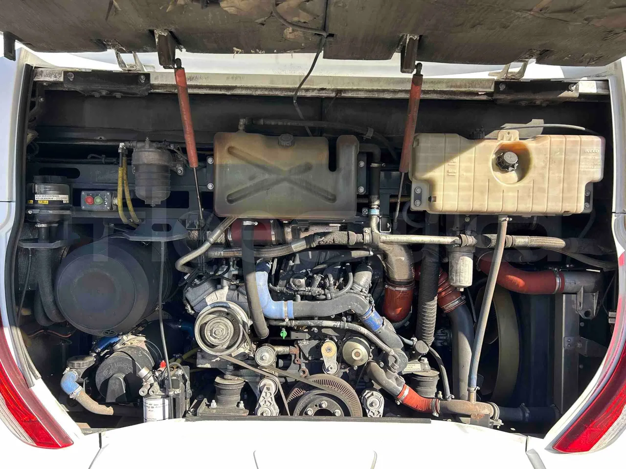 Iveco Magelys SFR2XX - EUR6 - 294kW - 12.265m - rear hatch open