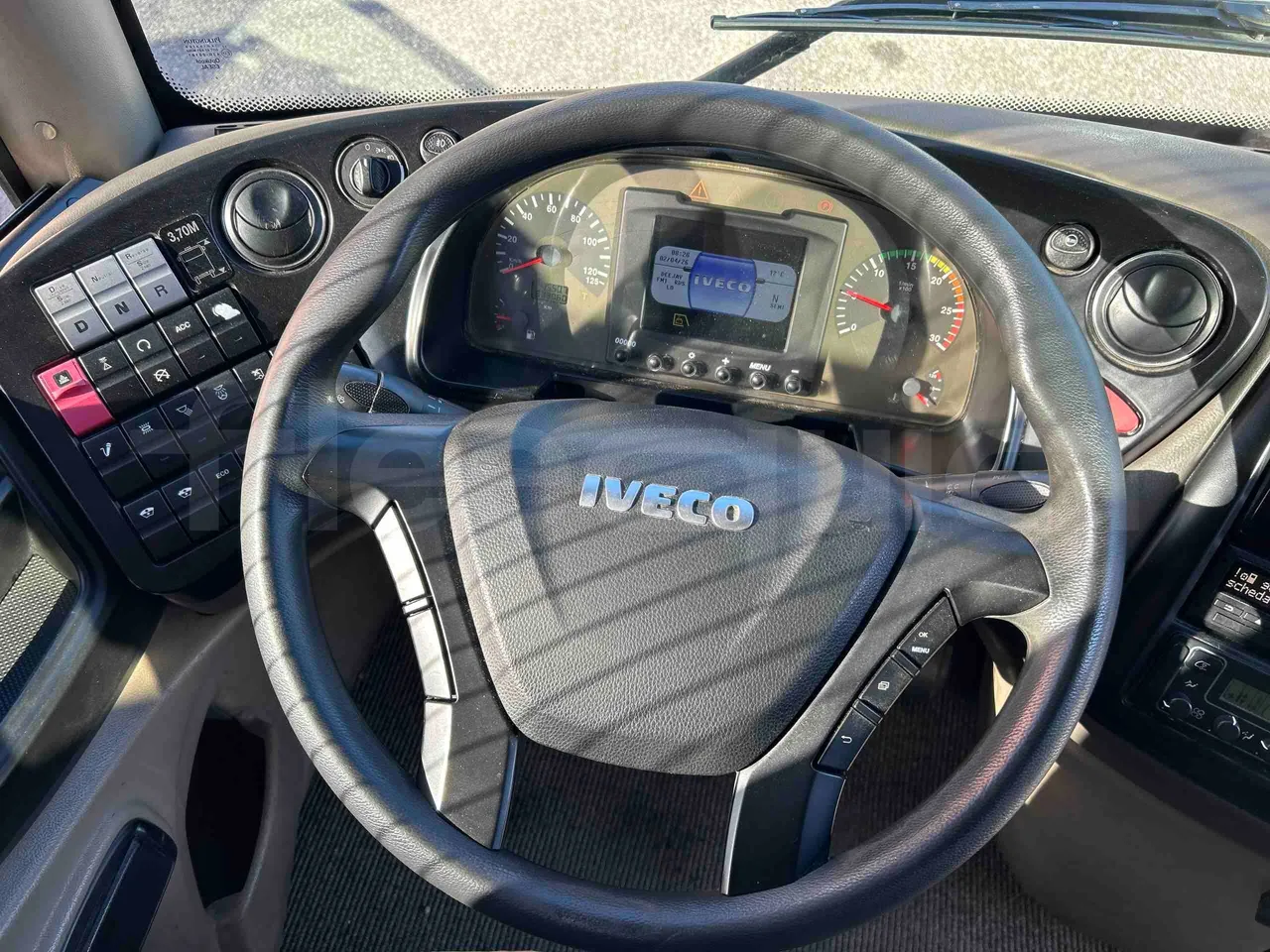Iveco Magelys SFR2XX - EUR6 - 294kW - 12.265m - steering wheel photo