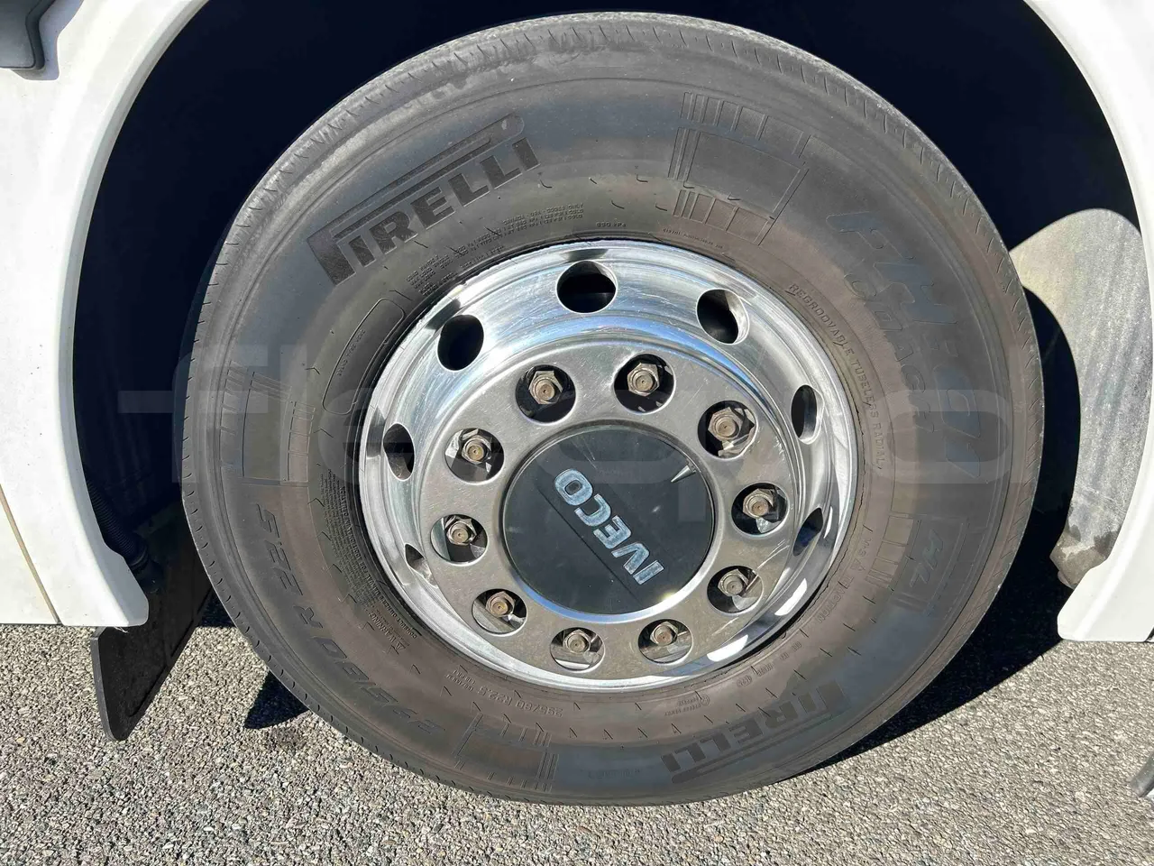 Iveco Magelys SFR2XX - EUR6 - 294kW - 12.265m - front left tire measurements