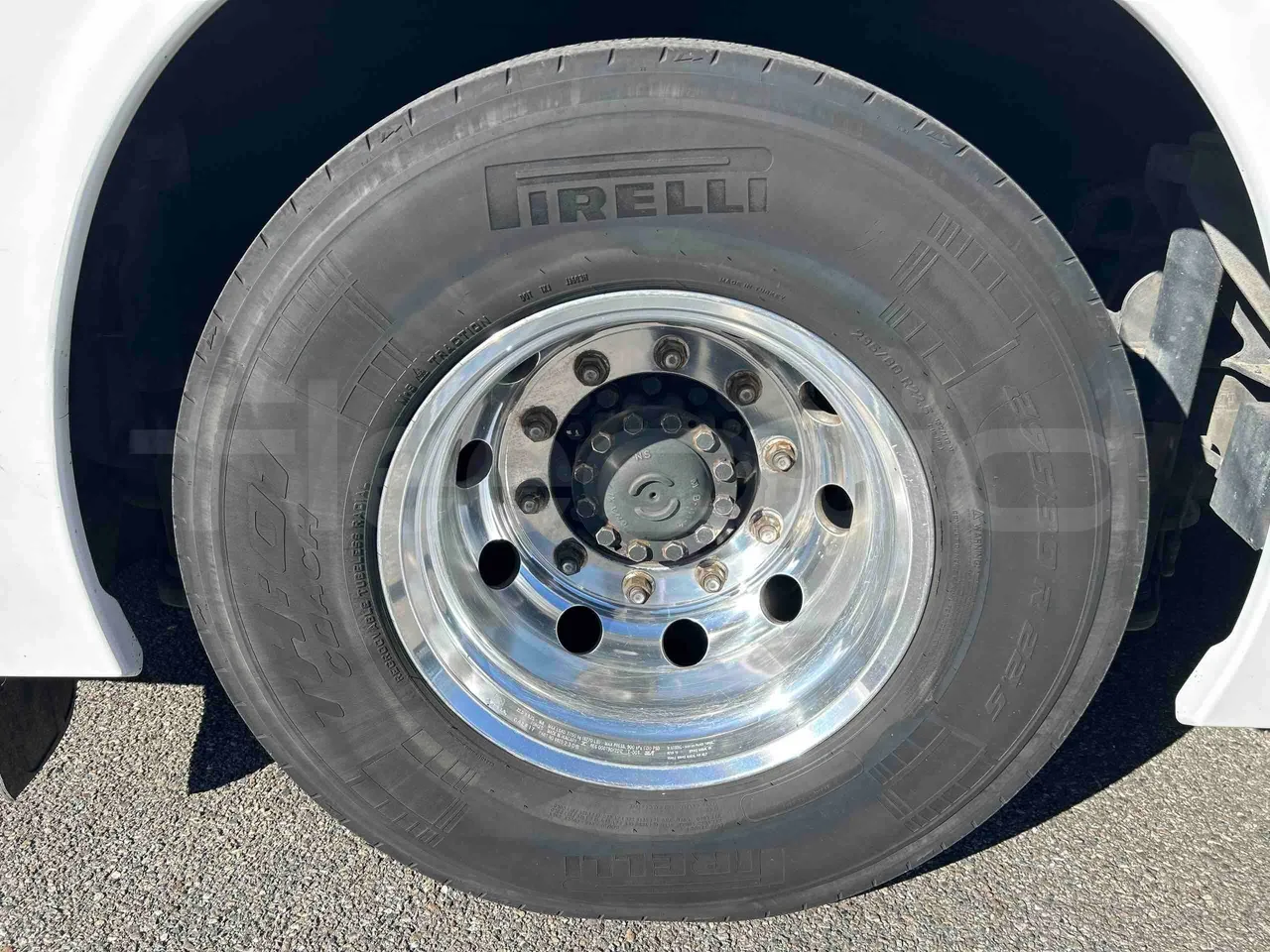 Iveco Magelys SFR2XX - EUR6 - 294kW - 12.265m - rear left tire photo