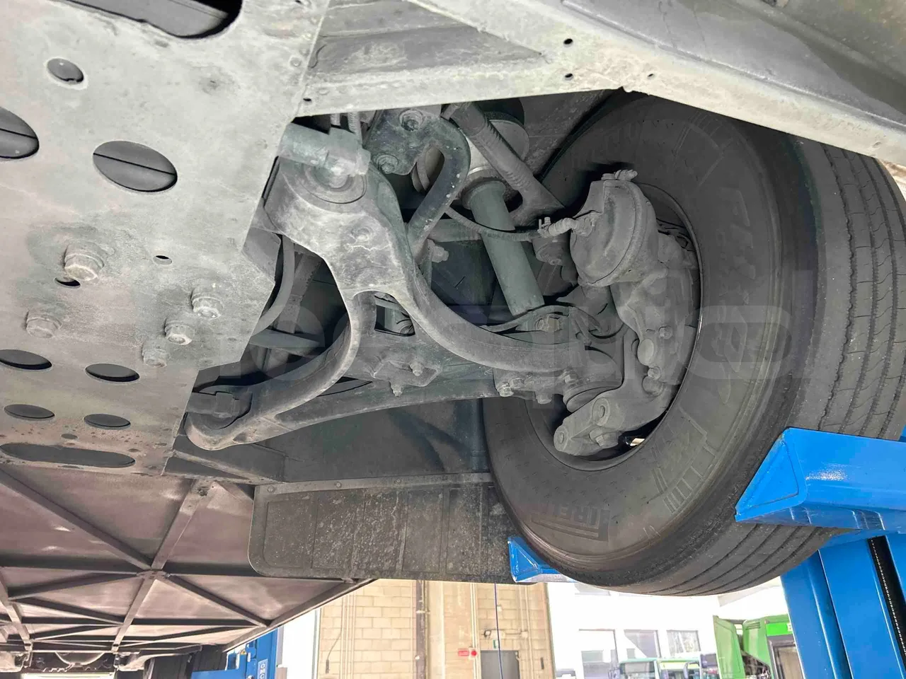 Iveco Magelys SFR2XX - EUR6 - 294kW - 12.265m - front axle left side