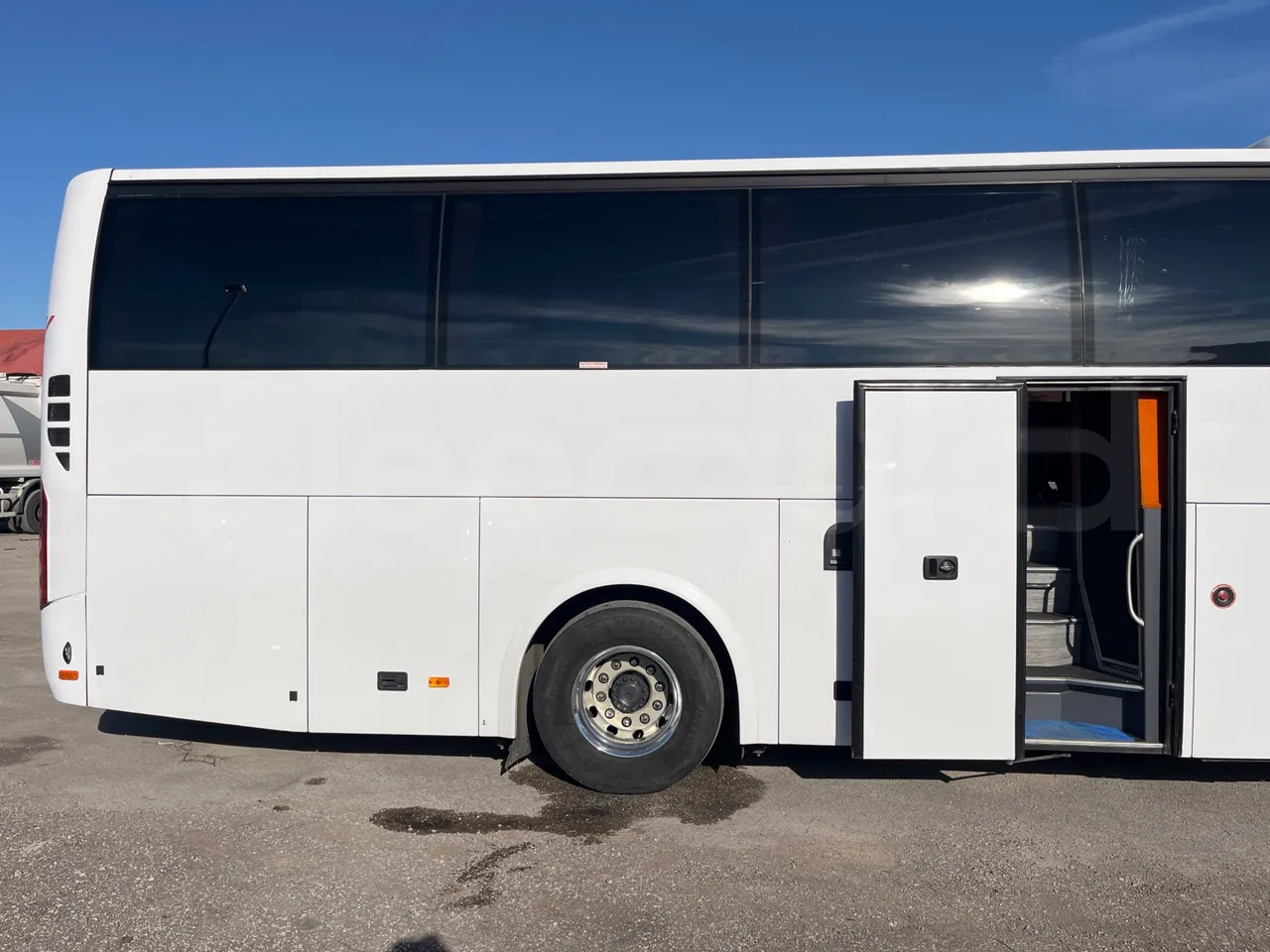 Volvo 9700 B4SC - EUR6 - 323kW - 12.35m - front door 3 open