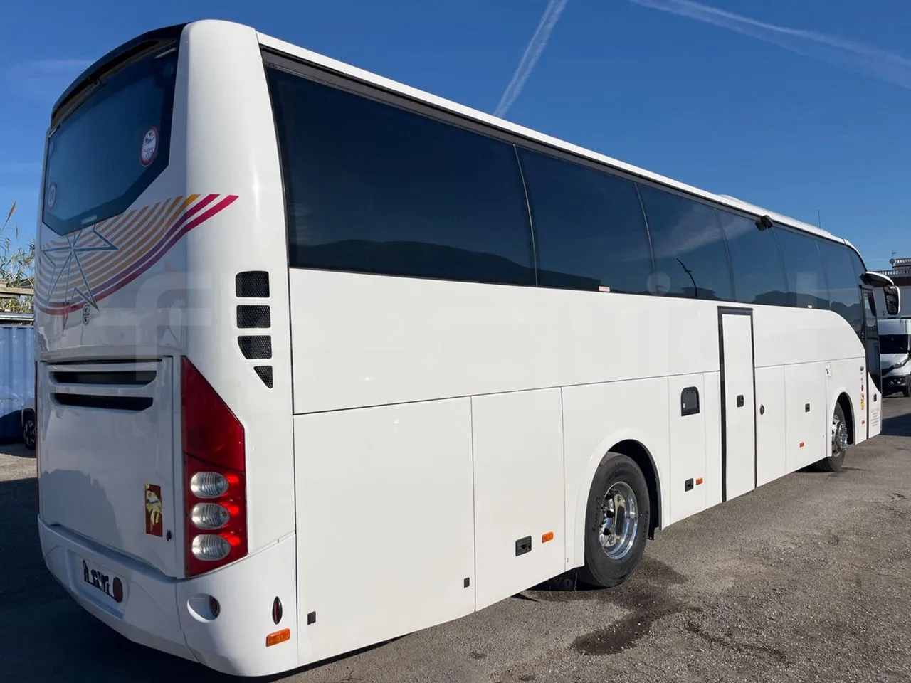 Volvo 9700 B4SC - EUR6 - 323kW - 12.35m - 3/4 right rear doors closed