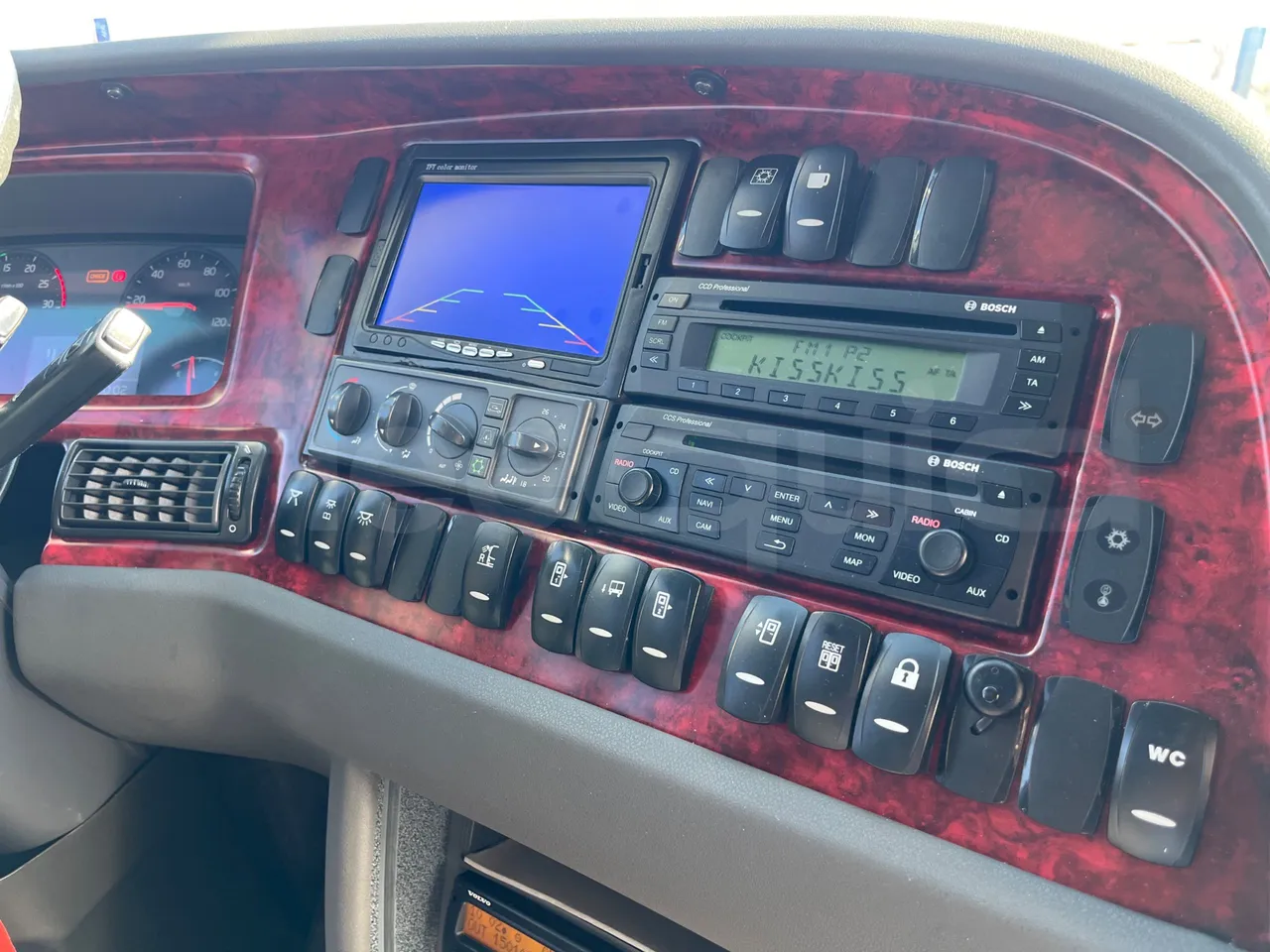 Volvo 9700 B4SC - EUR6 - 323kW - 12.35m - radio accessories photo