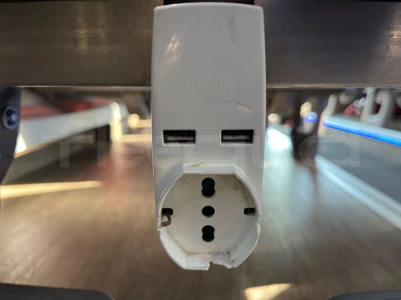 Volvo 9700 B4SC - EUR6 - 323kW - 12.35m - usb charging detail