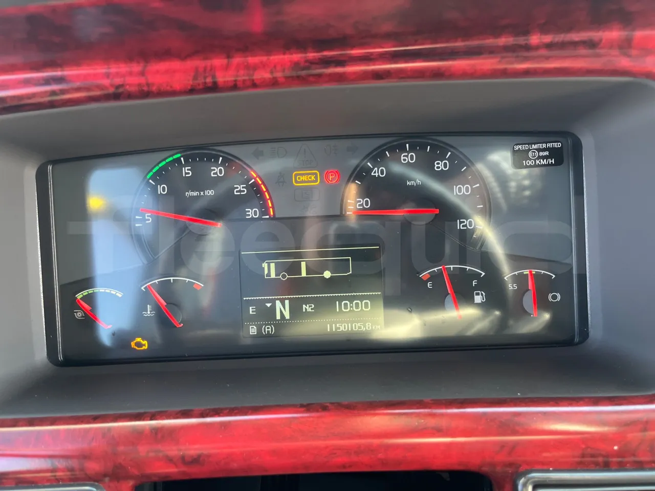 Volvo 9700 B4SC - EUR6 - 323kW - 12.35m - dashboard lights on