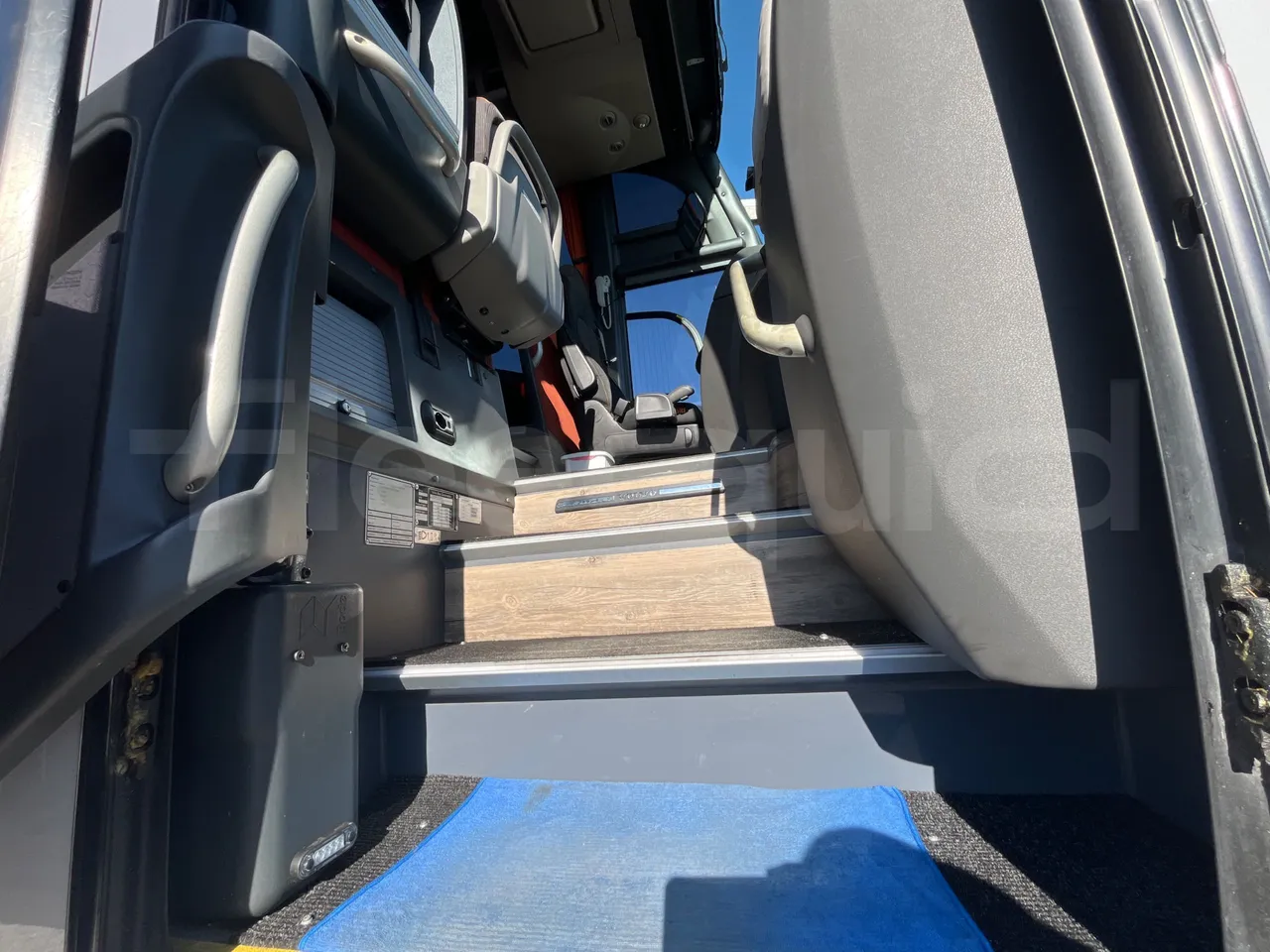 Volvo 9700 B4SC - EUR6 - 323kW - 12.35m - door mechanism photo