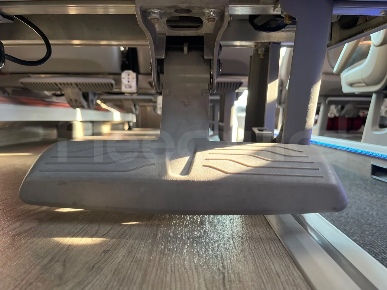 Volvo 9700 B4SC - EUR6 - 323kW - 12.35m - footrest detail photo