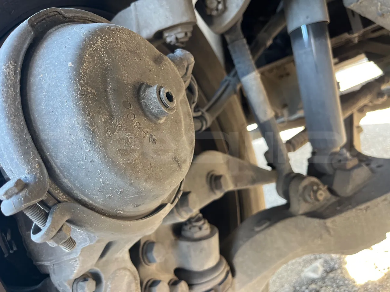 Volvo 9700 B4SC - EUR6 - 323kW - 12.35m - front brake calipers left