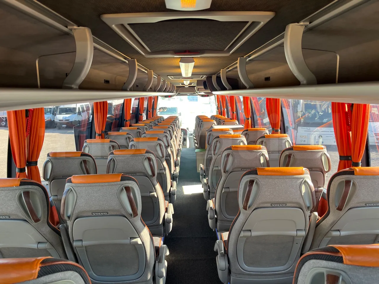 Volvo 9700 B4SC - EUR6 - 323kW - 12.35m - forward view middle aisle