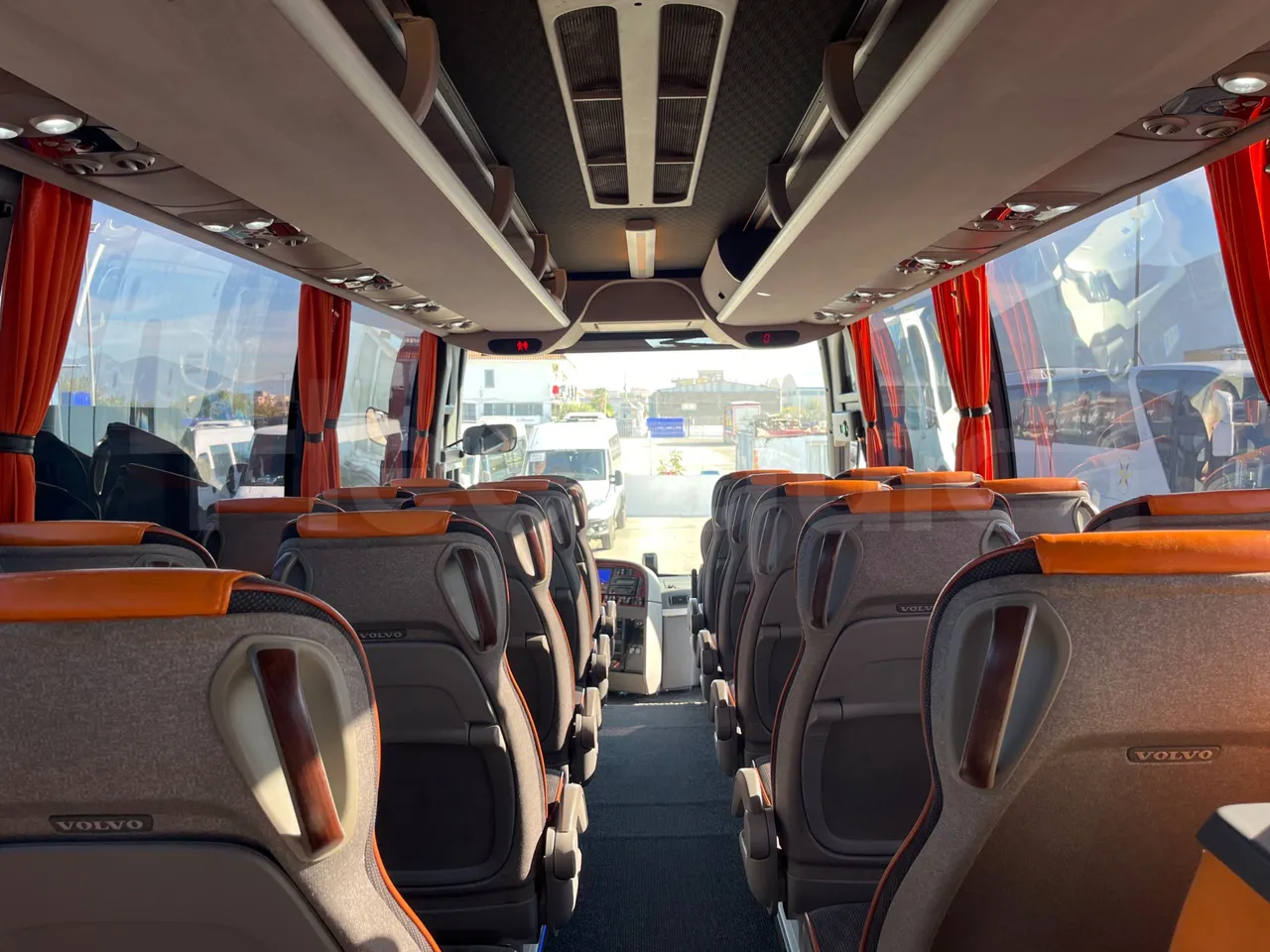 Volvo 9700 B4SC - EUR6 - 323kW - 12.35m - forward view all seats last row height