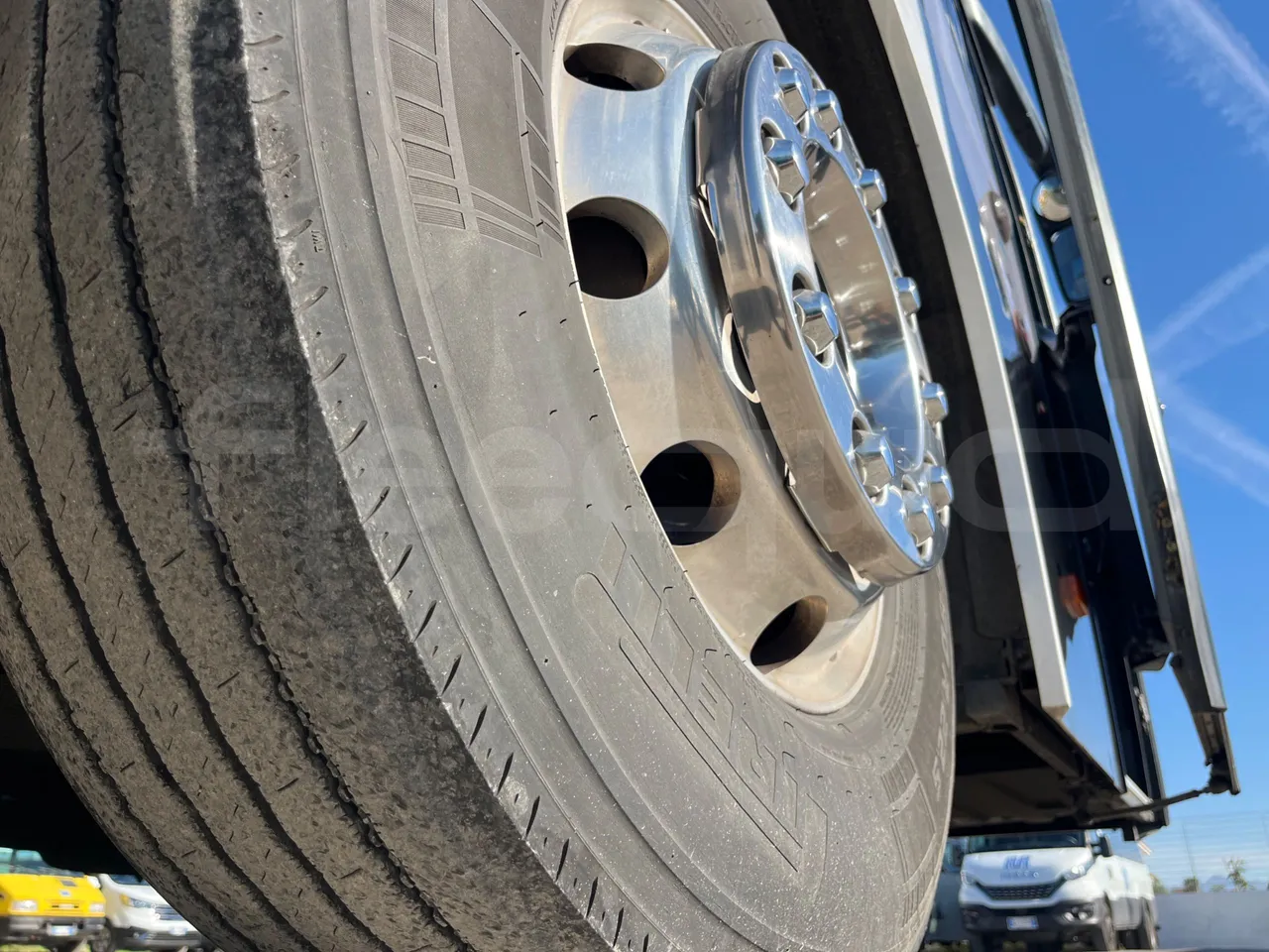 Volvo 9700 B4SC - EUR6 - 323kW - 12.35m - tread condition front tires right