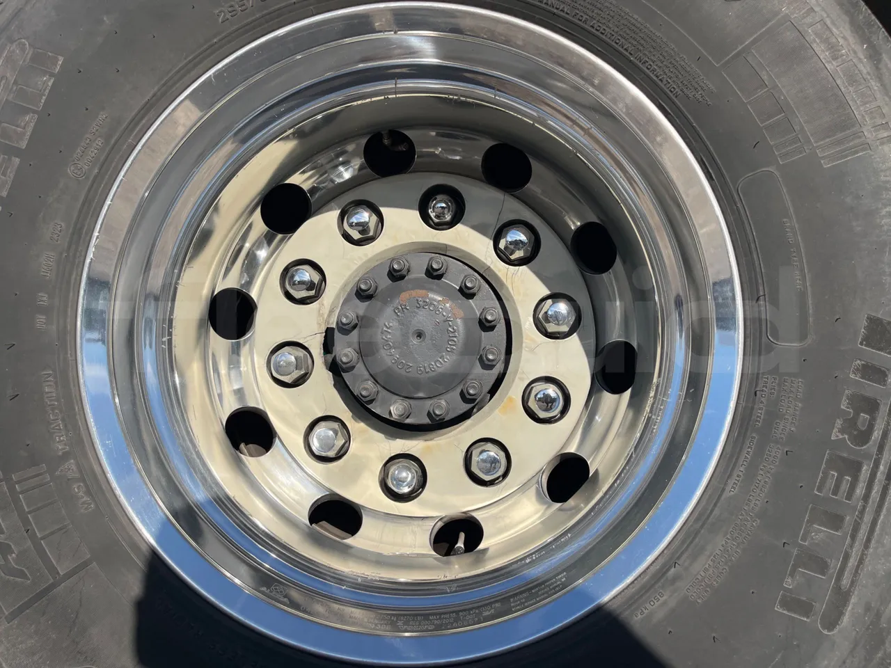 Volvo 9700 B4SC - EUR6 - 323kW - 12.35m - tread condition second axle tires left