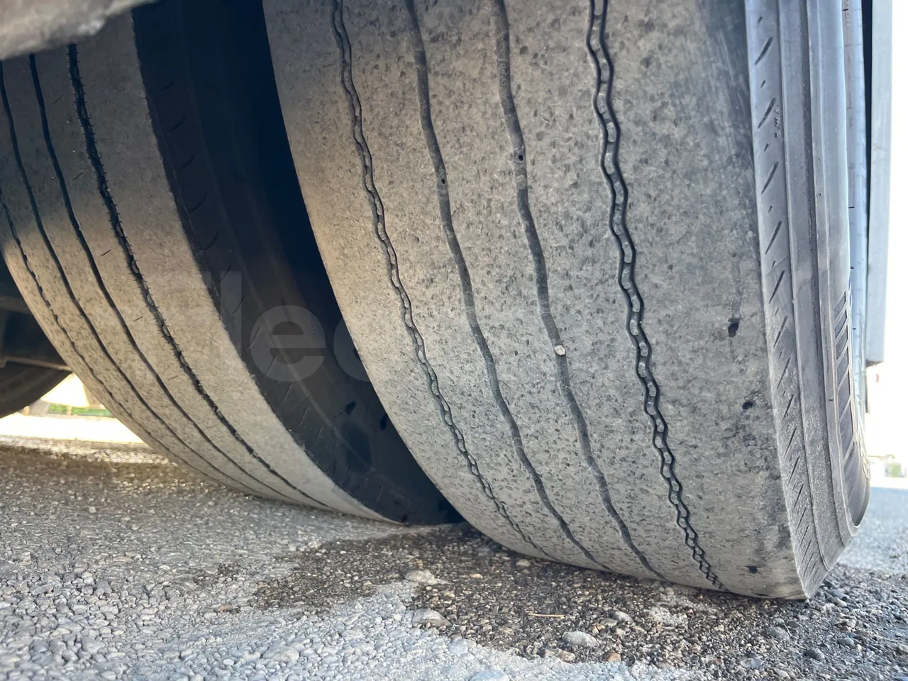 Volvo 9700 B4SC - EUR6 - 323kW - 12.35m - tread condition second axle tires right