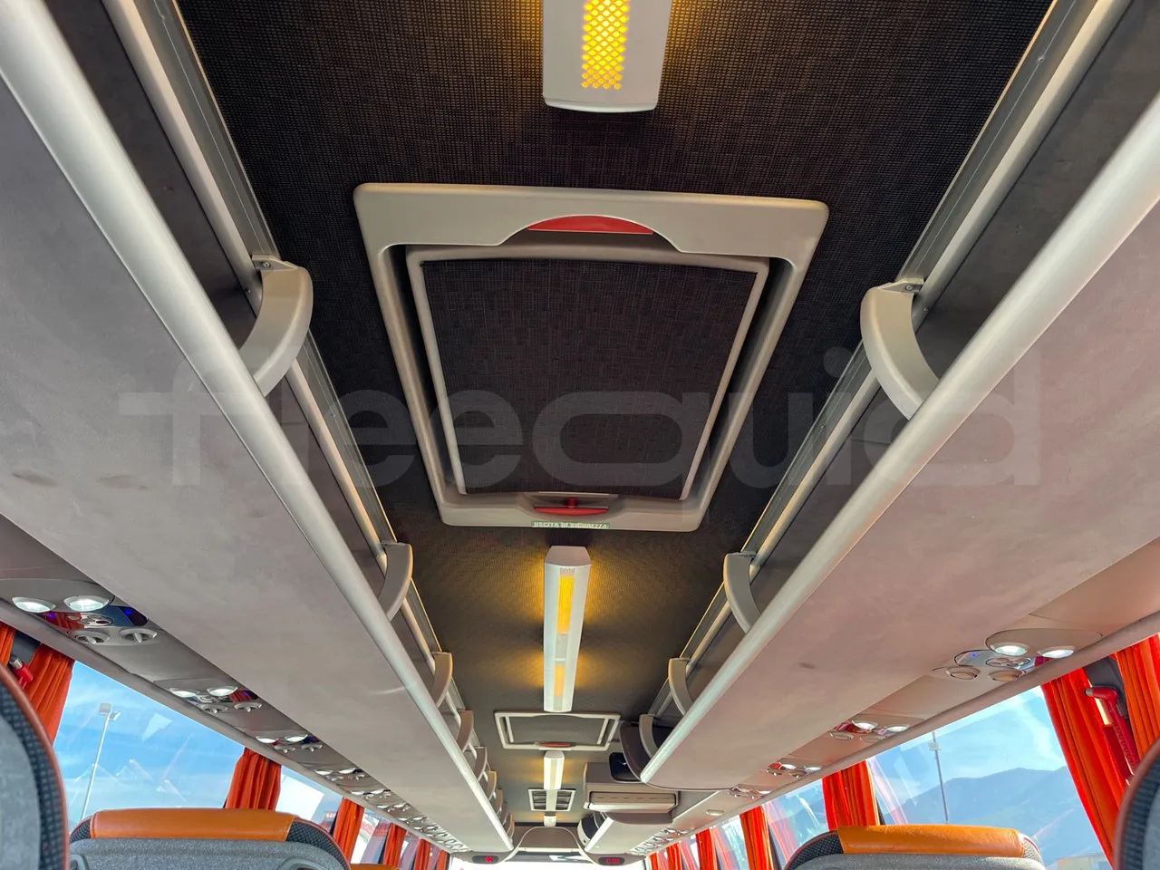 Volvo 9700 B4SC - EUR6 - 323kW - 12.35m - overhead compartments photo