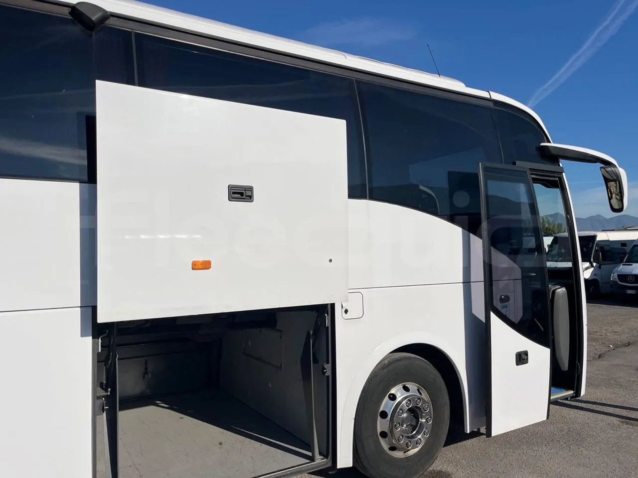 Volvo 9700 B4SC - EUR6 - 323kW - 12.35m - platform open photo