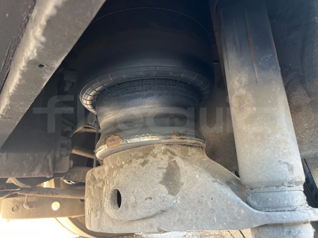 Volvo 9700 B4SC - EUR6 - 323kW - 12.35m - axle 2 shock absorbers 1 left