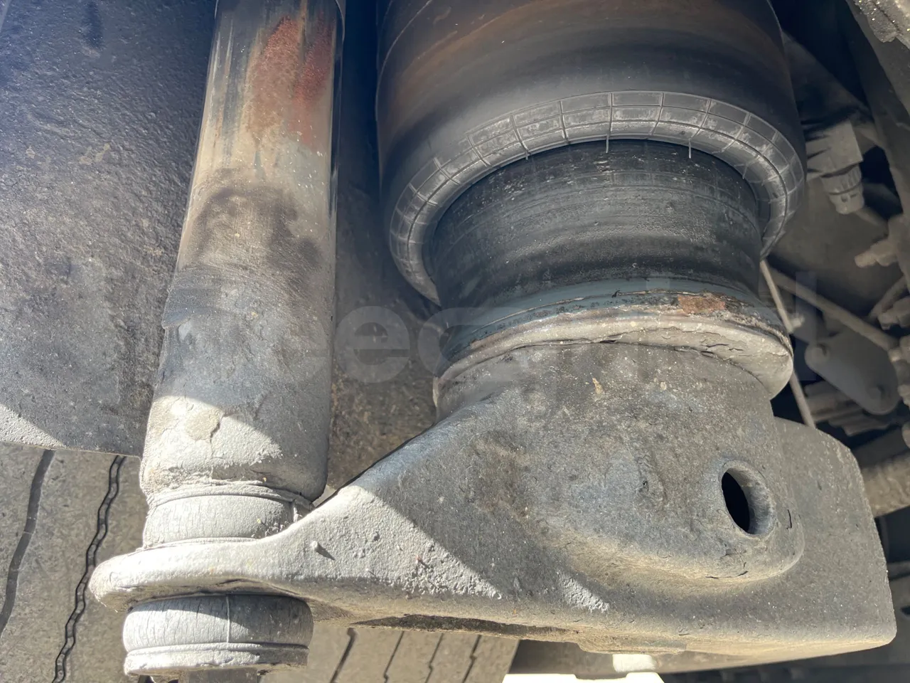 Volvo 9700 B4SC - EUR6 - 323kW - 12.35m - axle 2 shock absorbers 2 left