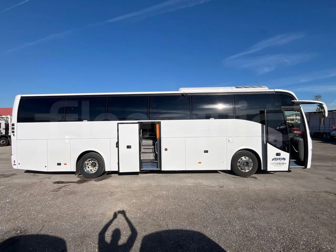 Volvo 9700 B4SC - EUR6 - 323kW - 12.35m - right side doors open