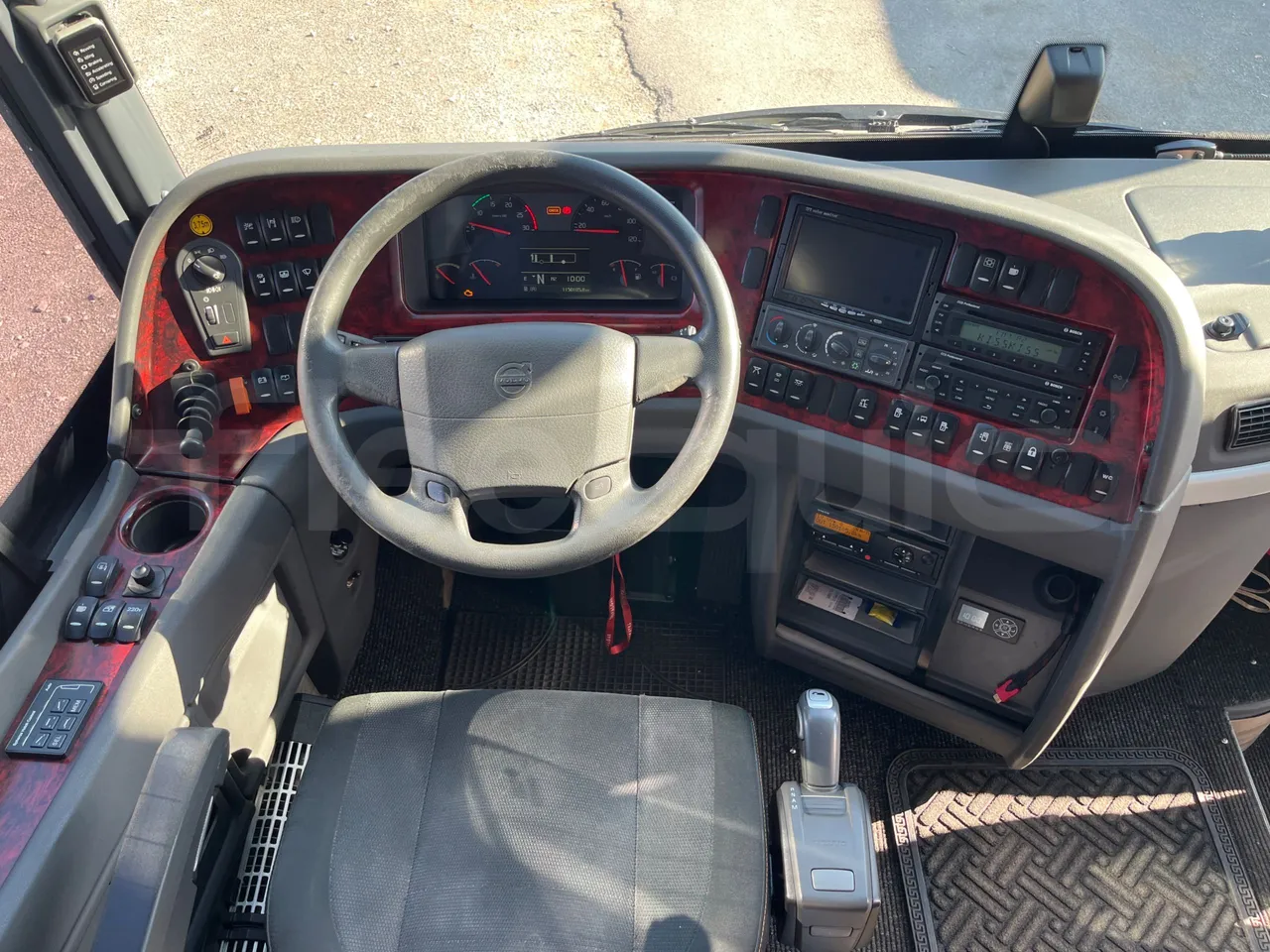 Volvo 9700 B4SC - EUR6 - 323kW - 12.35m - steering wheel photo