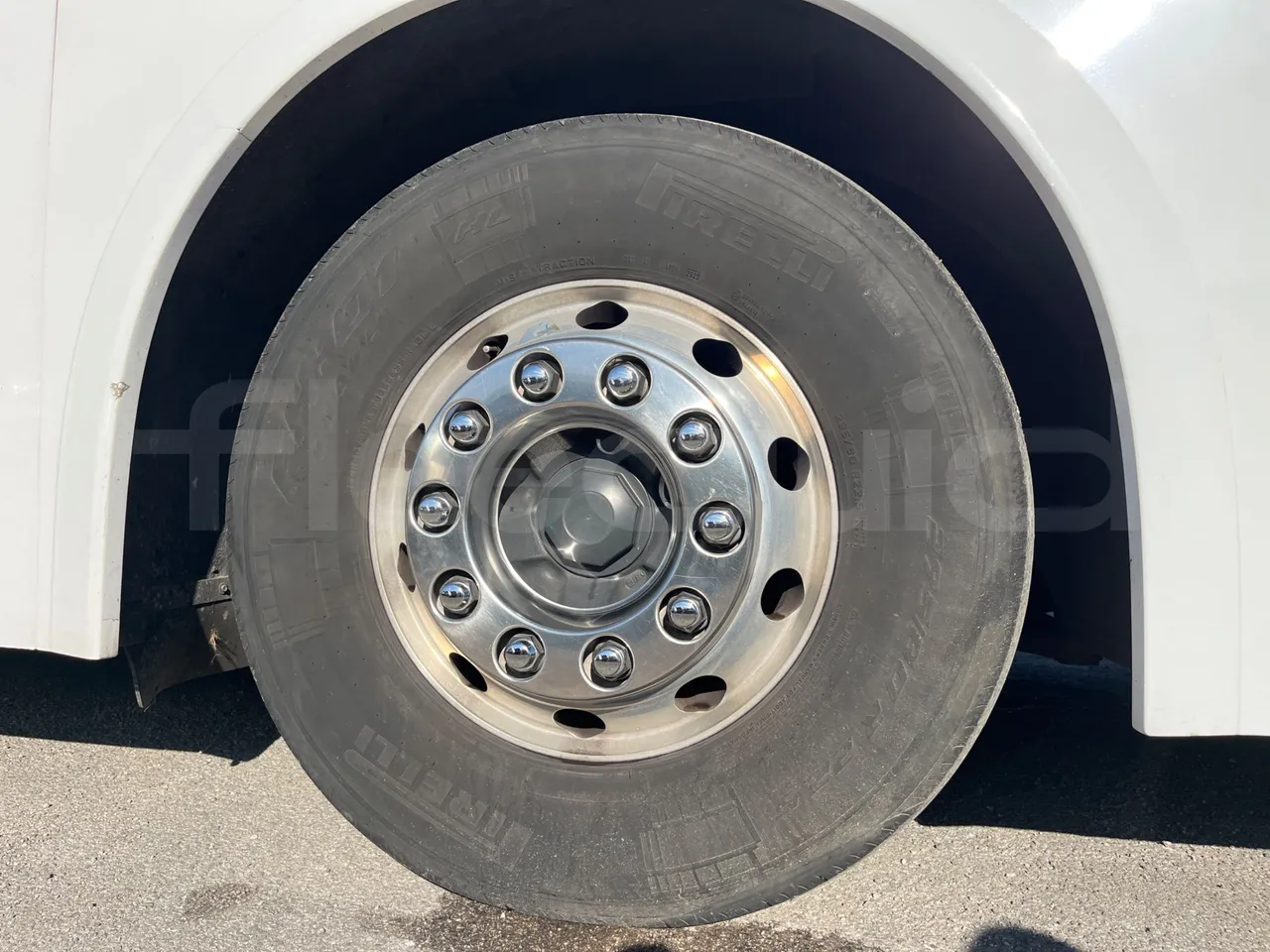 Volvo 9700 B4SC - EUR6 - 323kW - 12.35m - front left tire measurements