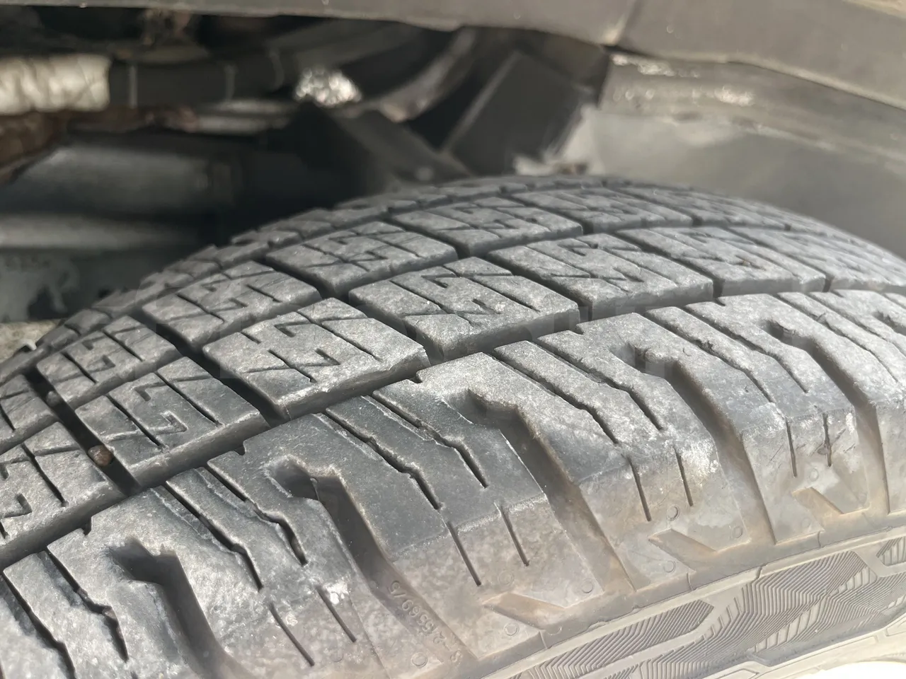 Iveco Daily - First Axle Left Side: Tyre Thickness
