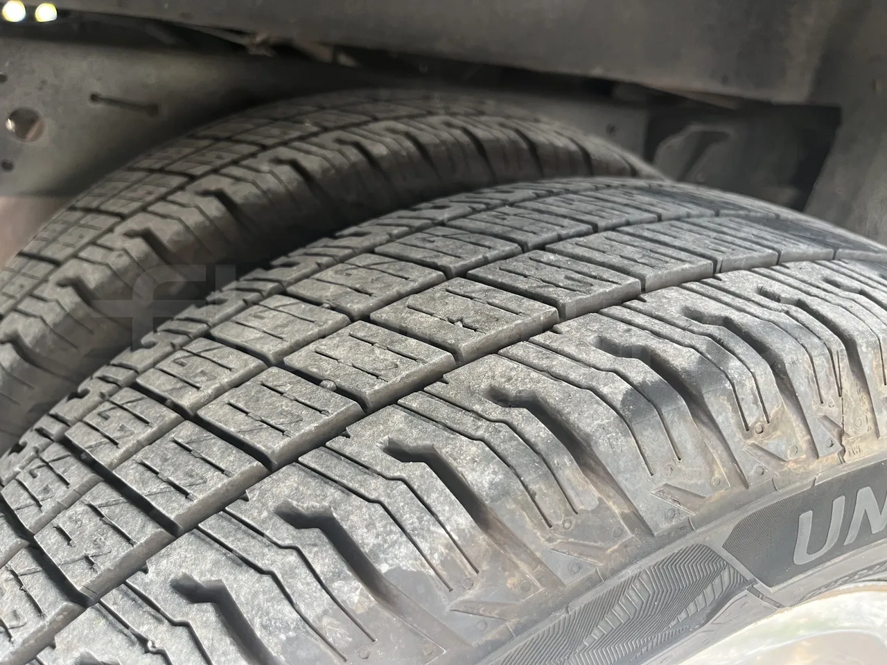Iveco Daily - Second Axle Left Side: Tyre Thickness