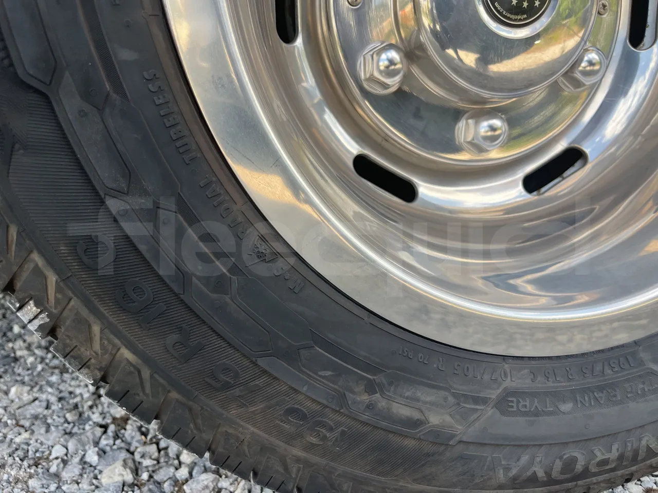 Iveco Daily - Second Axle Left Side: Tyre Size