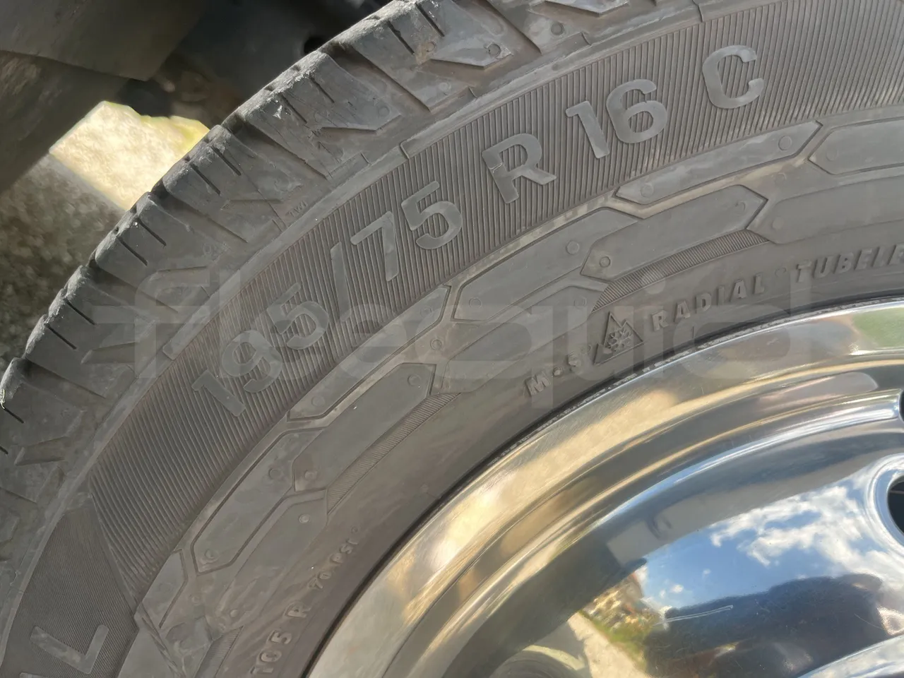 Iveco Daily - First Axle Left Side: Tyre Size