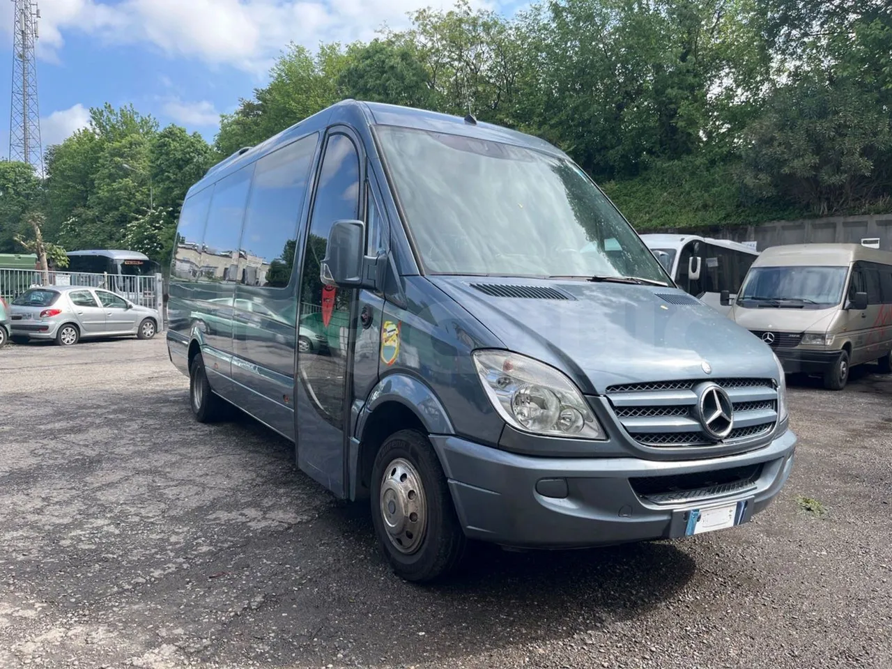 Mercedes-Benz Sprinter 518CDI - EUR4 - 135kW - 7.360m - 3/4 front right doors